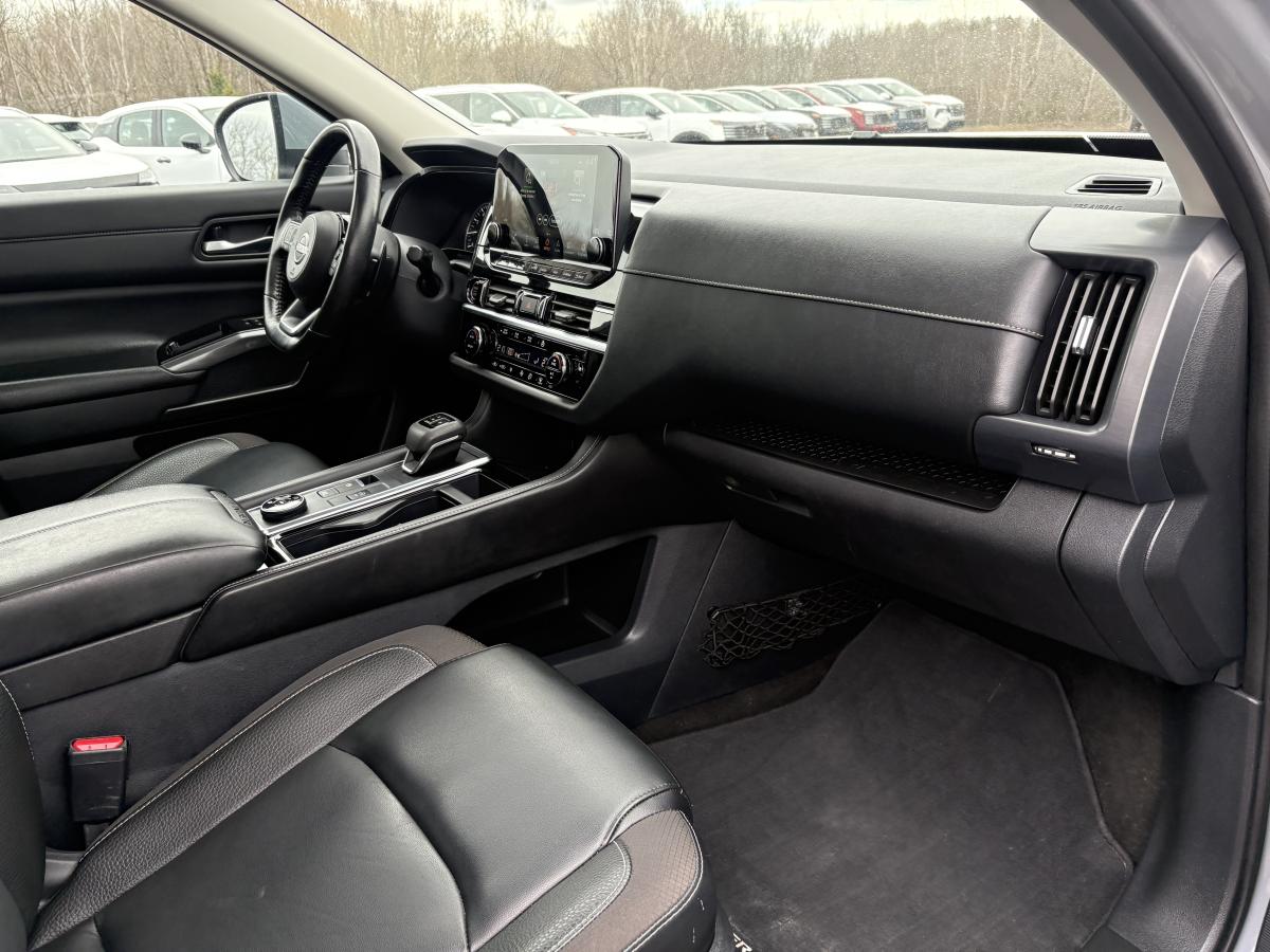 Nissan Pathfinder 2023 SL 4RM BLUETOOTH CUIR TOIT CAMÉRAS 360 GPS SIÈGES ET VOLANT CHAUFFANT 8 PASSAGERS – Image 40
