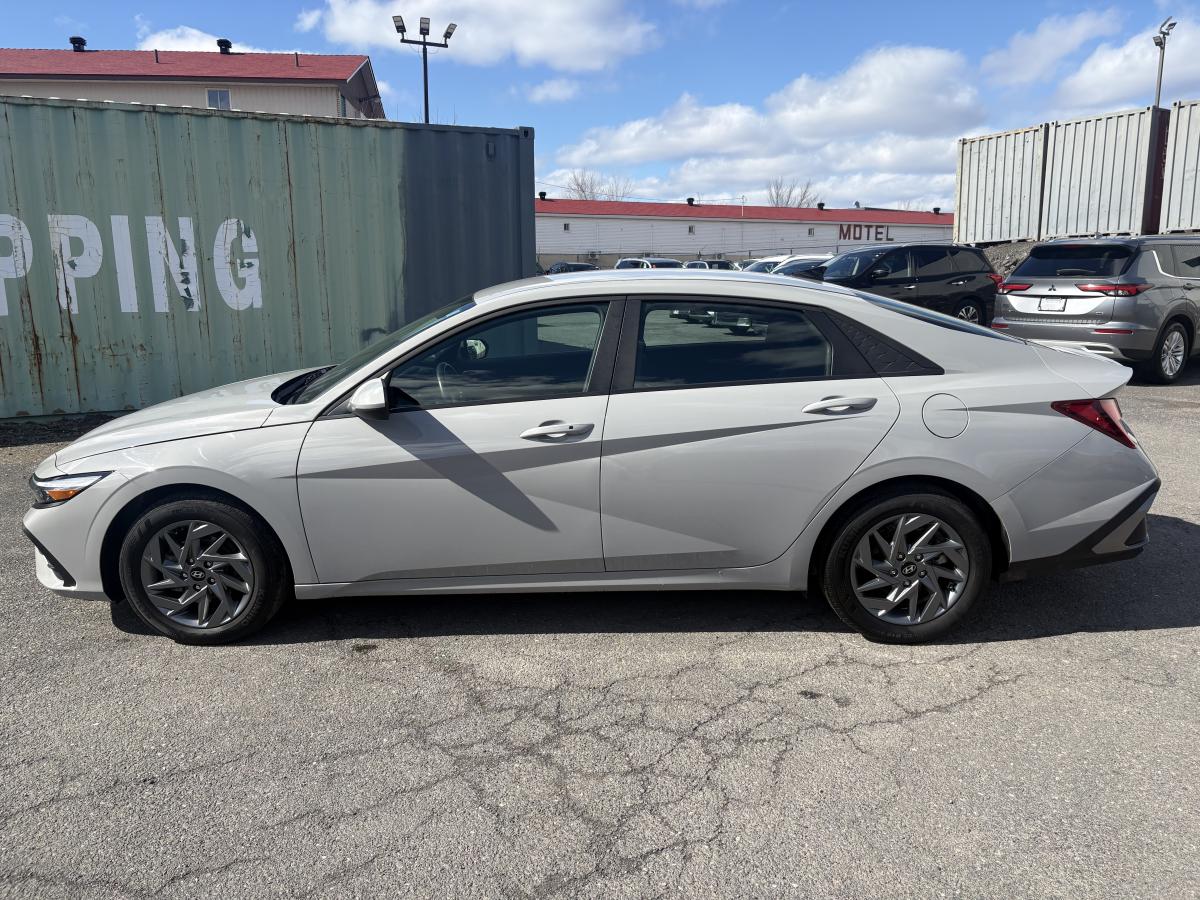 Hyundai Elantra 2024 Preferred BLUETOOTH CAMÉRA BAS KILOMÉTRAGE SIÈGES CHAUFFANT AVANT ET VOLANT CHAUFFANT – Image 8