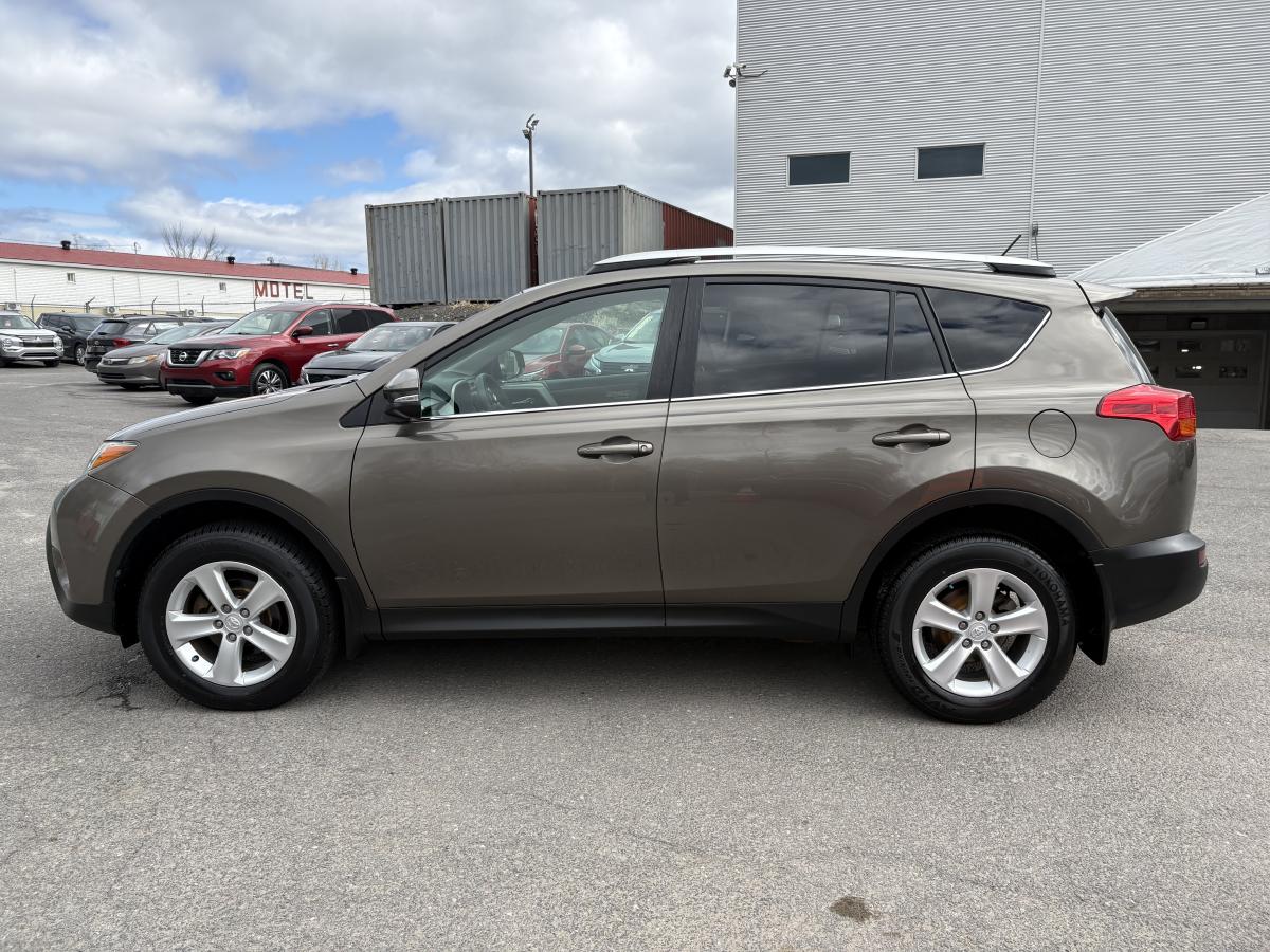 Toyota RAV4 2014 XLE AWD BLUETOOTH TOIT CAMÉRA SIÈGES CHAUFFANT AVANT BAS KILOMÉTRAGE – Image 8