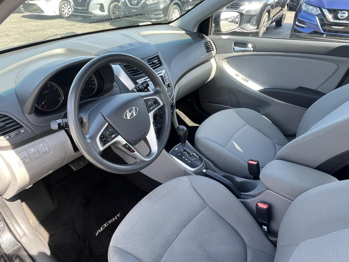 Hyundai Accent 2014 Berline 4 portes, boîte automatique, GL – Image 9