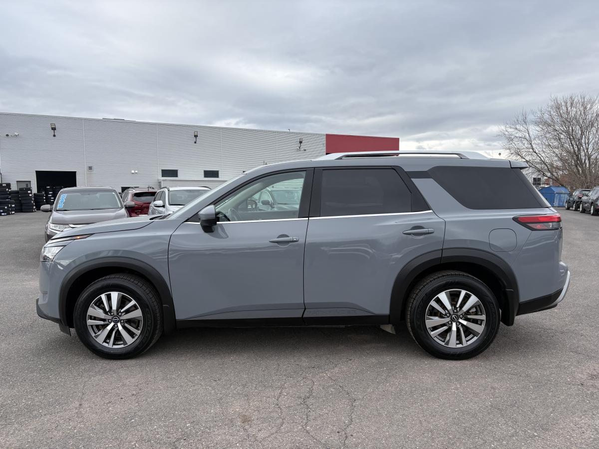 Nissan Pathfinder 2023 SL 4RM BLUETOOTH CUIR TOIT CAMÉRAS 360 GPS SIÈGES ET VOLANT CHAUFFANT 8 PASSAGERS – Image 9