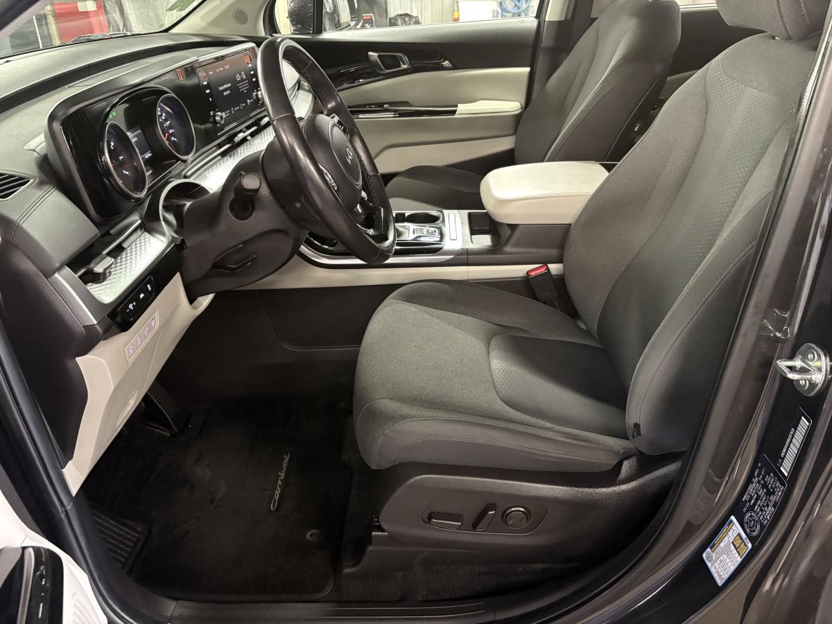 Kia Carnival 2024 LX+ BLUETOOTH SIÈGES AVANT ET VOLANT CHAUFFANT PORTE COULISSANTES ÉLECTRIQUE – Image 10