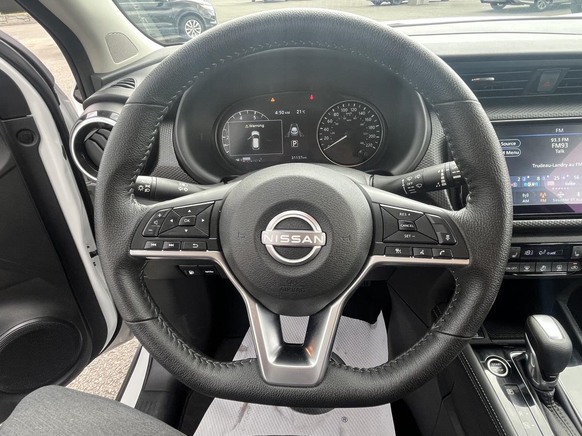 Nissan Kicks Play 2025 SV TA – Image 11