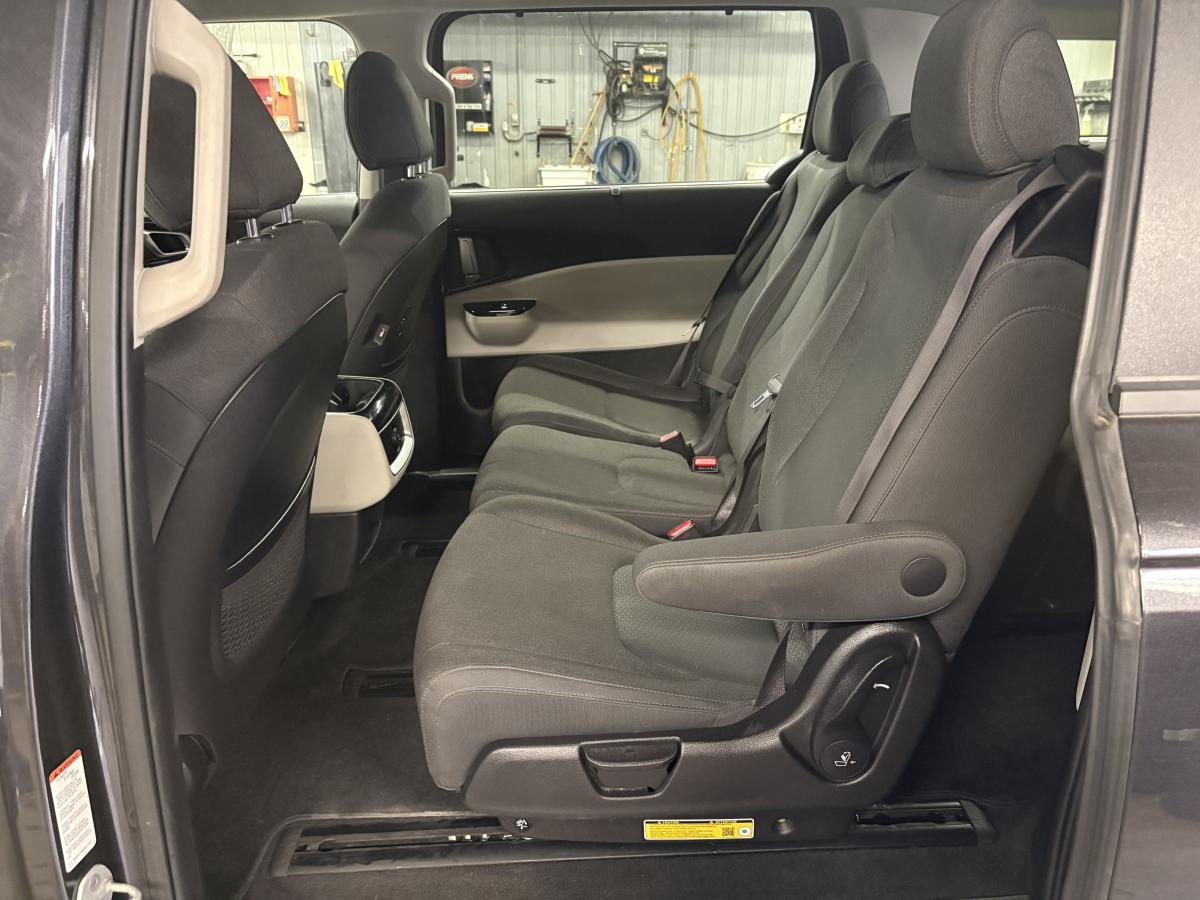 Kia Carnival 2024 LX+ BLUETOOTH SIÈGES AVANT ET VOLANT CHAUFFANT PORTE COULISSANTES ÉLECTRIQUE – Image 12