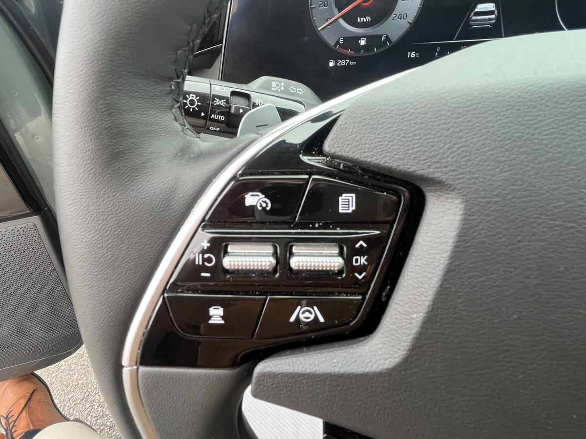 Kia Niro HEV 2025 SX Vert paysage urbain/Noir Aurora nacré TA – Image 13