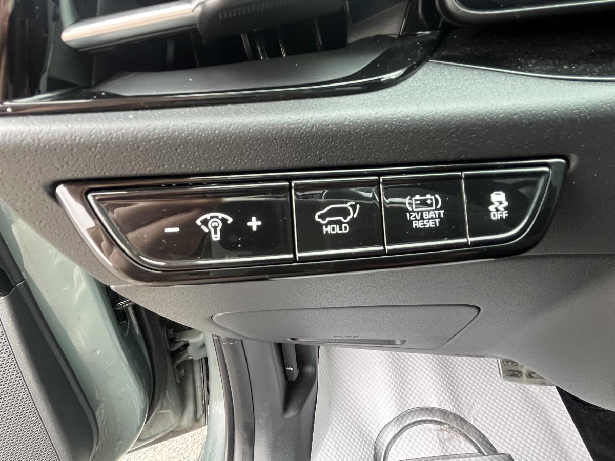 Kia Niro HEV 2025 SX Vert paysage urbain/Noir Aurora nacré TA – Image 15