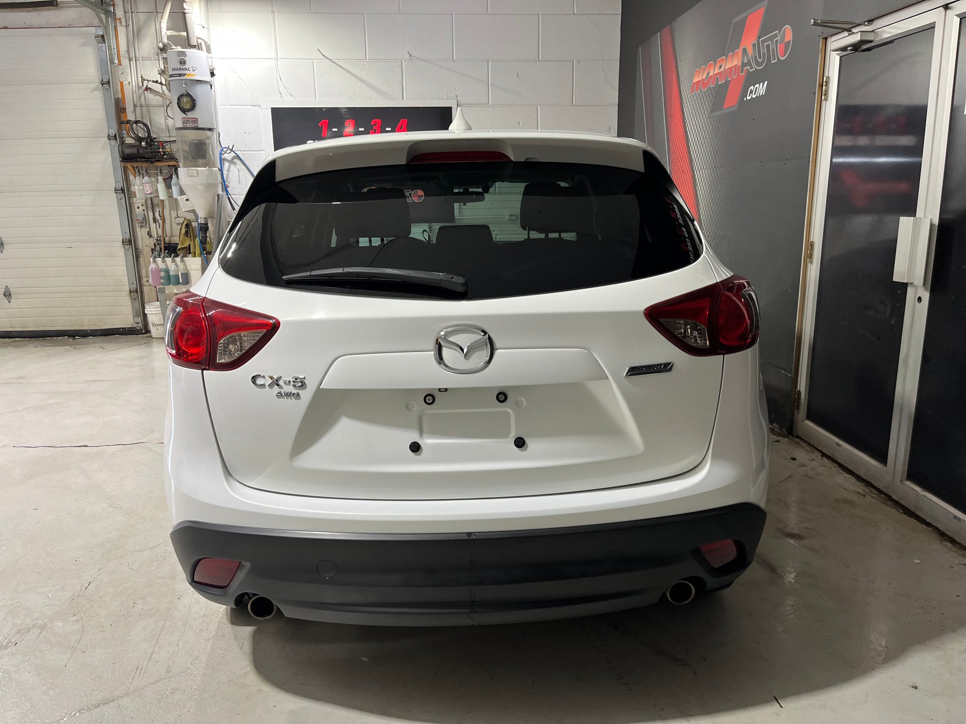 2016 Mazda CX-5 Touring – Image 8