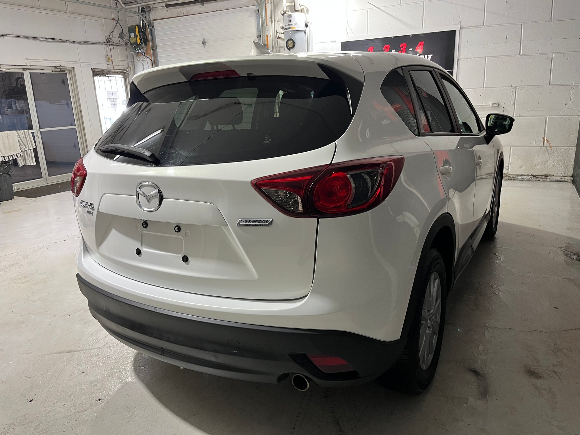 2016 Mazda CX-5 Touring – Image 9