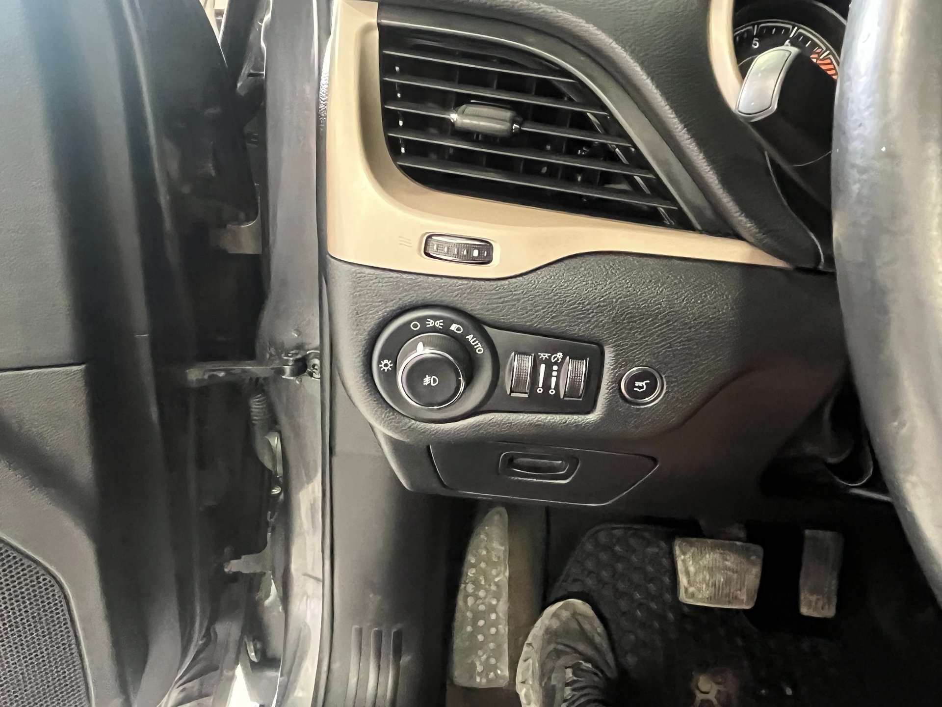 2016 Jeep Cherokee Latitude – Image 17