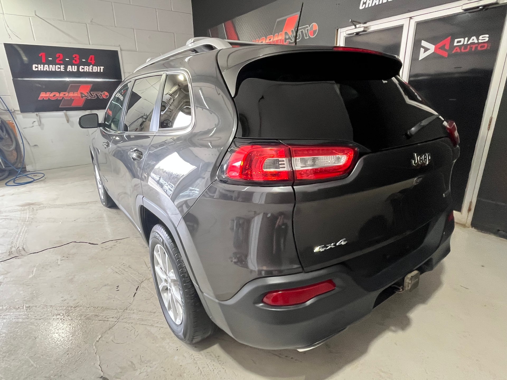 2016 Jeep Cherokee Latitude – Image 10
