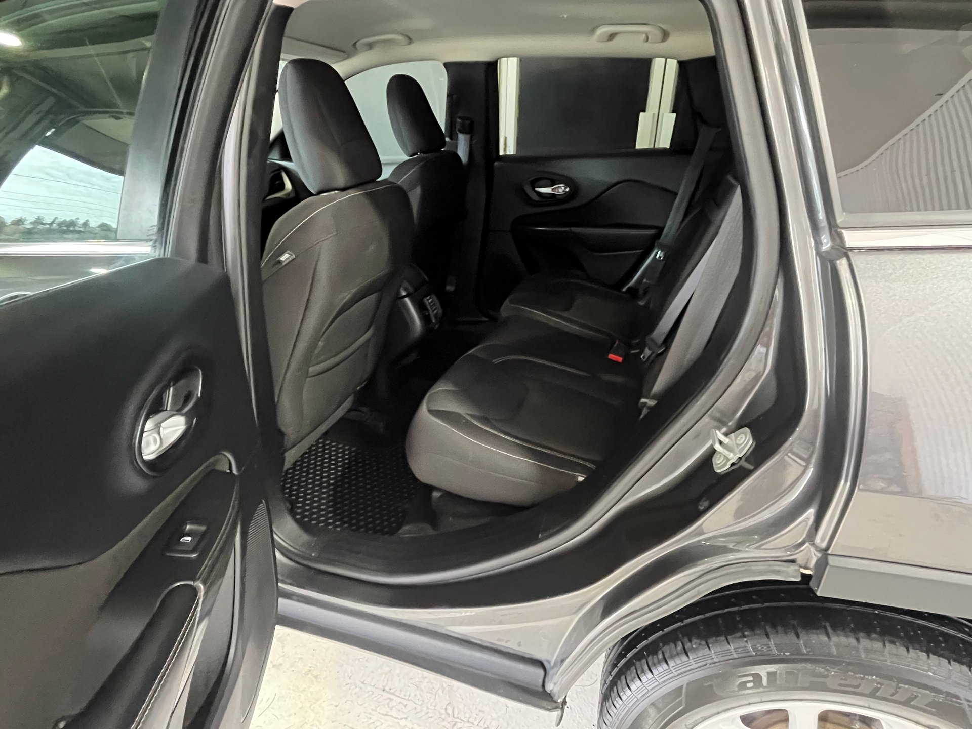 2016 Jeep Cherokee Latitude – Image 13