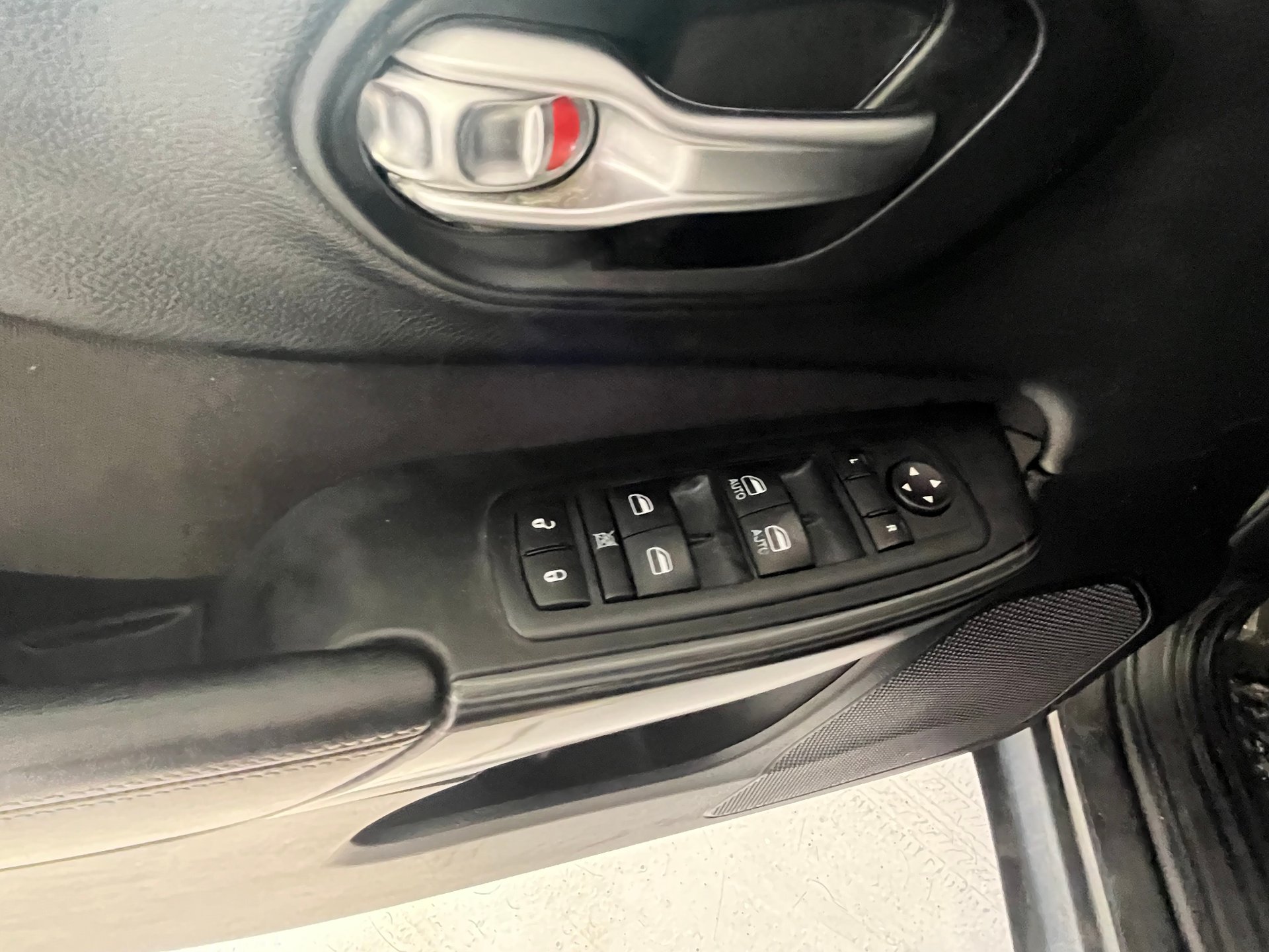 2016 Jeep Cherokee Latitude – Image 15