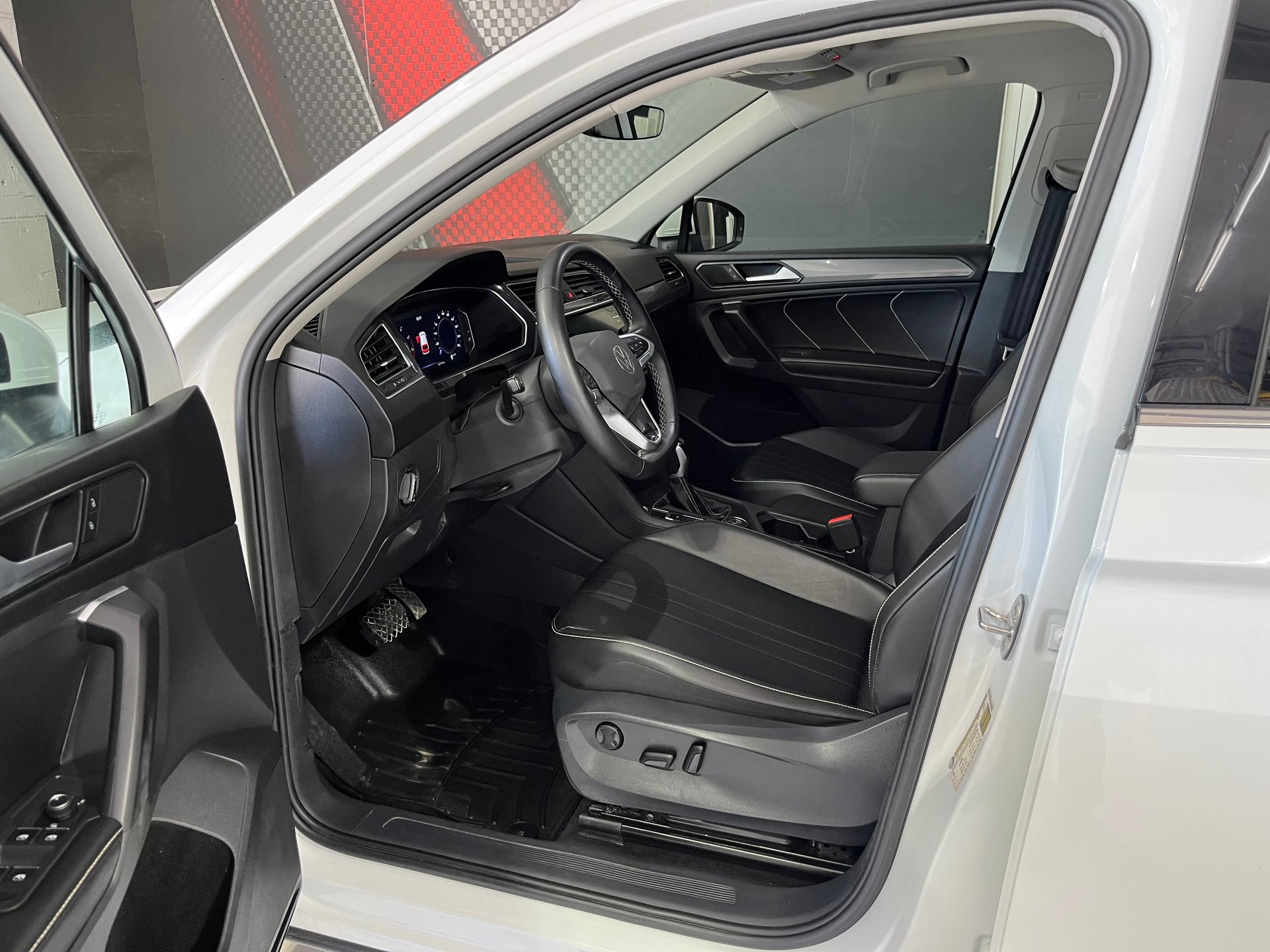 2022 Volkswagen Tiguan comfortline black edition – Image 12