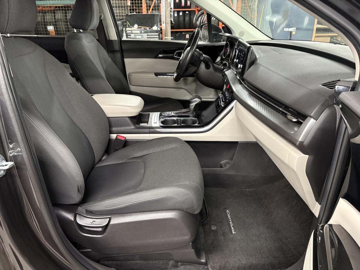 Kia Carnival 2024 LX+ BLUETOOTH SIÈGES AVANT ET VOLANT CHAUFFANT PORTE COULISSANTES ÉLECTRIQUE – Image 32