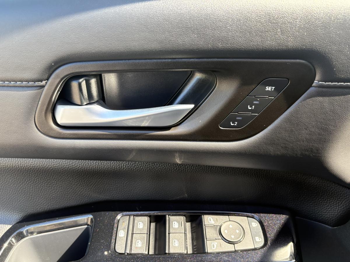 Nissan Pathfinder 2025 SL 4RM BLUETOOTH TOIT GPS CUIR CAMÉRAS 360 SIÈGES AVANT ET ARRIÈRE ET VOLANT CHAUFFANT – Image 34