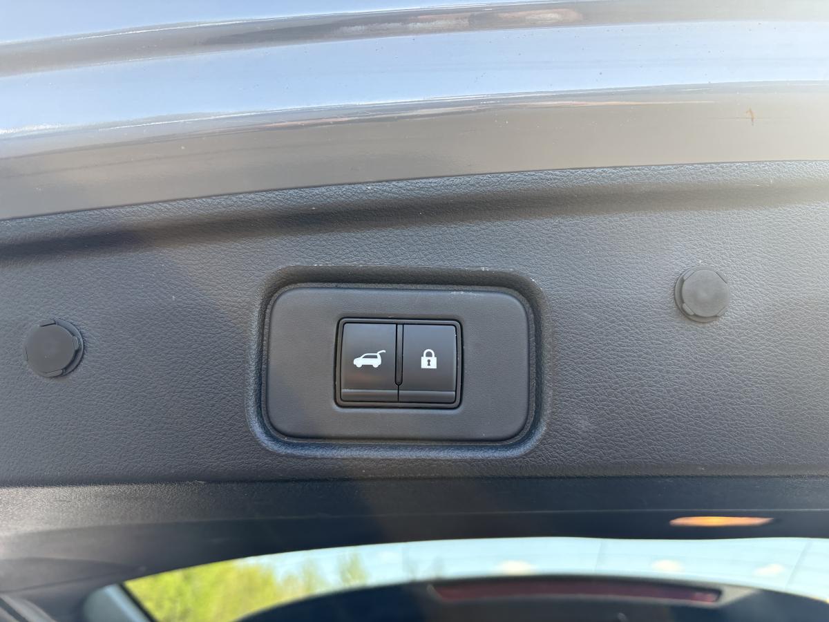 Nissan Pathfinder 2025 SL 4RM BLUETOOTH TOIT GPS CUIR CAMÉRAS 360 SIÈGES AVANT ET ARRIÈRE ET VOLANT CHAUFFANT – Image 35