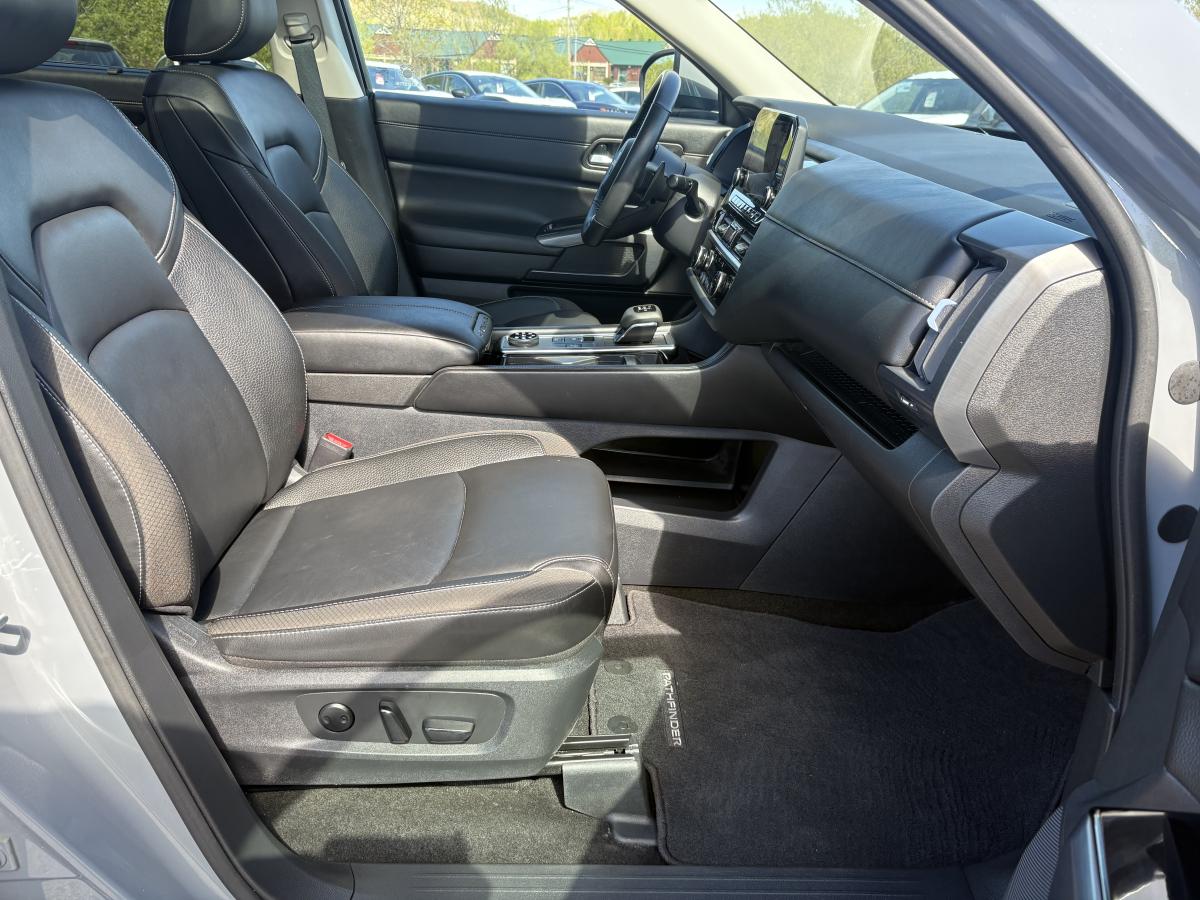 Nissan Pathfinder 2025 SL 4RM BLUETOOTH TOIT GPS CUIR CAMÉRAS 360 SIÈGES AVANT ET ARRIÈRE ET VOLANT CHAUFFANT – Image 43