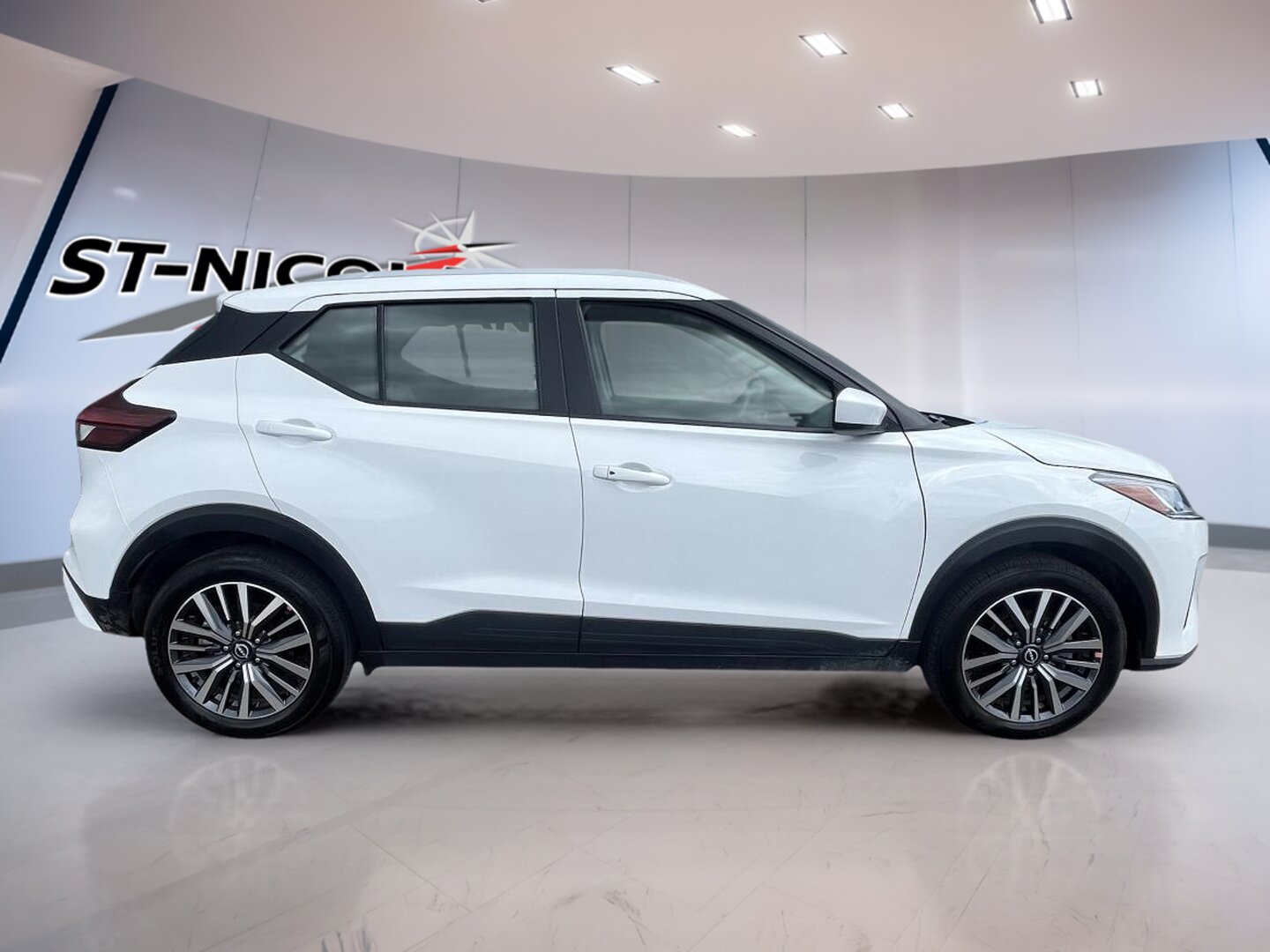 Nissan Kicks Play 2025 SV TA – Image 6
