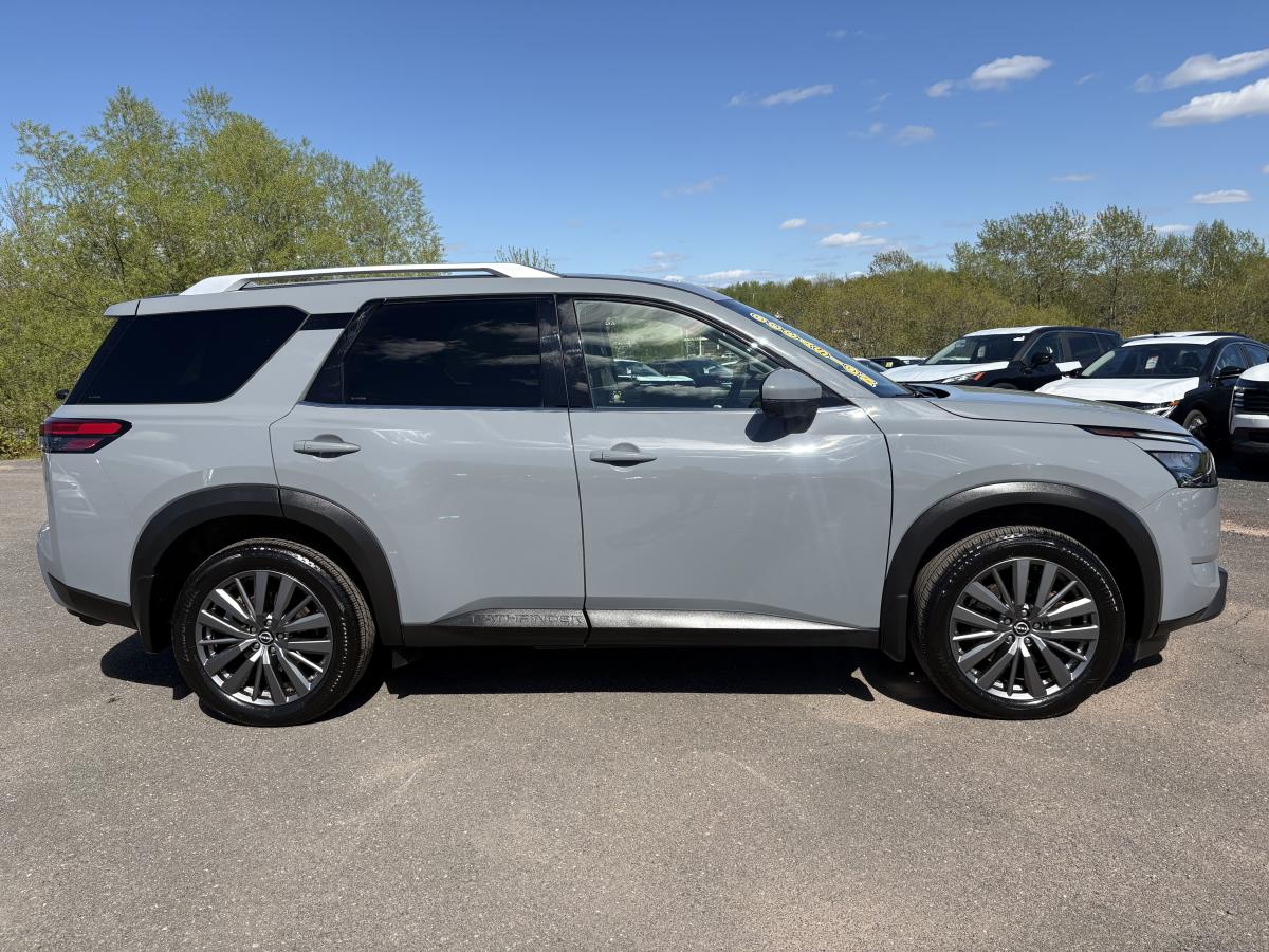 Nissan Pathfinder 2025 SL 4RM BLUETOOTH TOIT GPS CUIR CAMÉRAS 360 SIÈGES AVANT ET ARRIÈRE ET VOLANT CHAUFFANT – Image 7