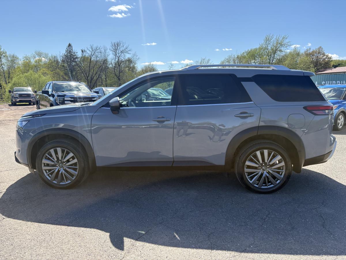 Nissan Pathfinder 2025 SL 4RM BLUETOOTH TOIT GPS CUIR CAMÉRAS 360 SIÈGES AVANT ET ARRIÈRE ET VOLANT CHAUFFANT – Image 8