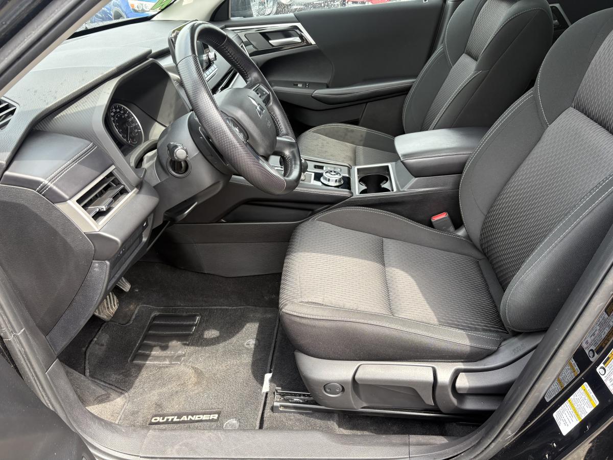 Mitsubishi Outlander 2023 SE S-AWC BLUETOOTH TOIT SIÈGES AVANT CHAUFFANT BAS KILOMÉTRAGE - Image 10
