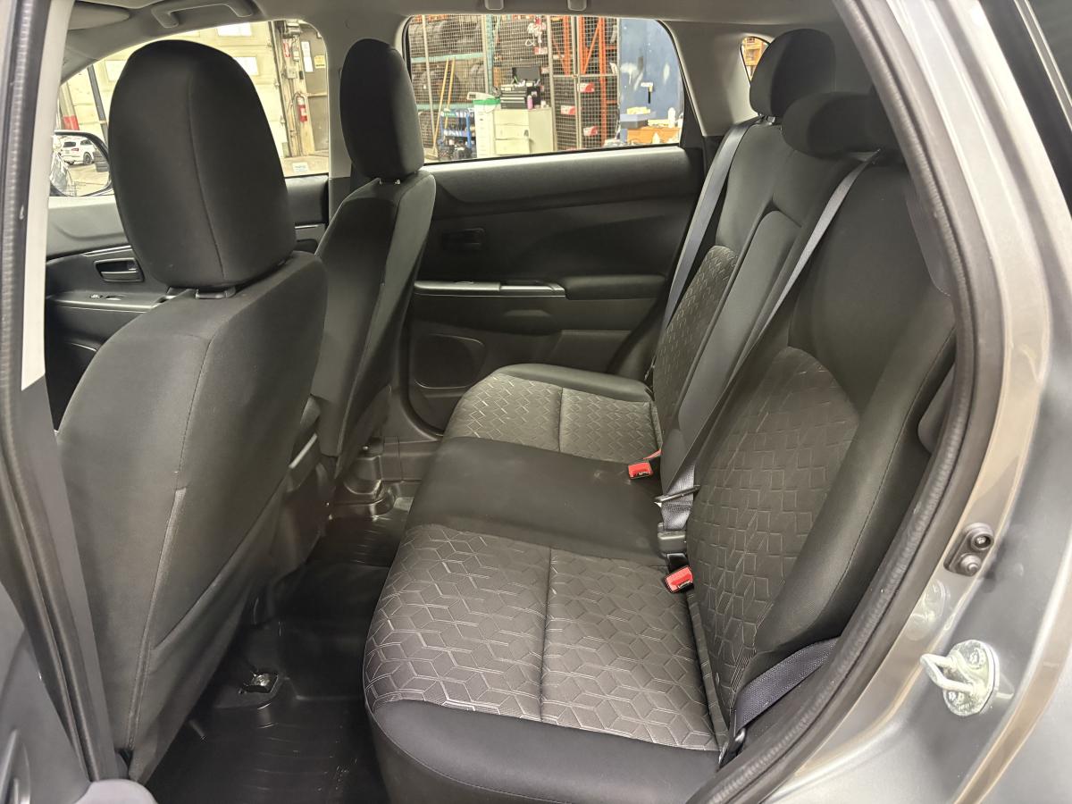 Mitsubishi RVR 2024 ES AWC BLUETOOTH CAMÉRA SIÈGES AVANT CHAUFFANT BAS KILOMÉTRAGE – Image 12