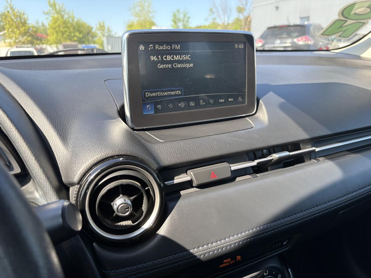 Toyota Yaris 2018 LE BLUETOOTH CAMÉRA SIÈGES CHAUFFANT AVANT BAS KILOMÉTRAGE - Image 14