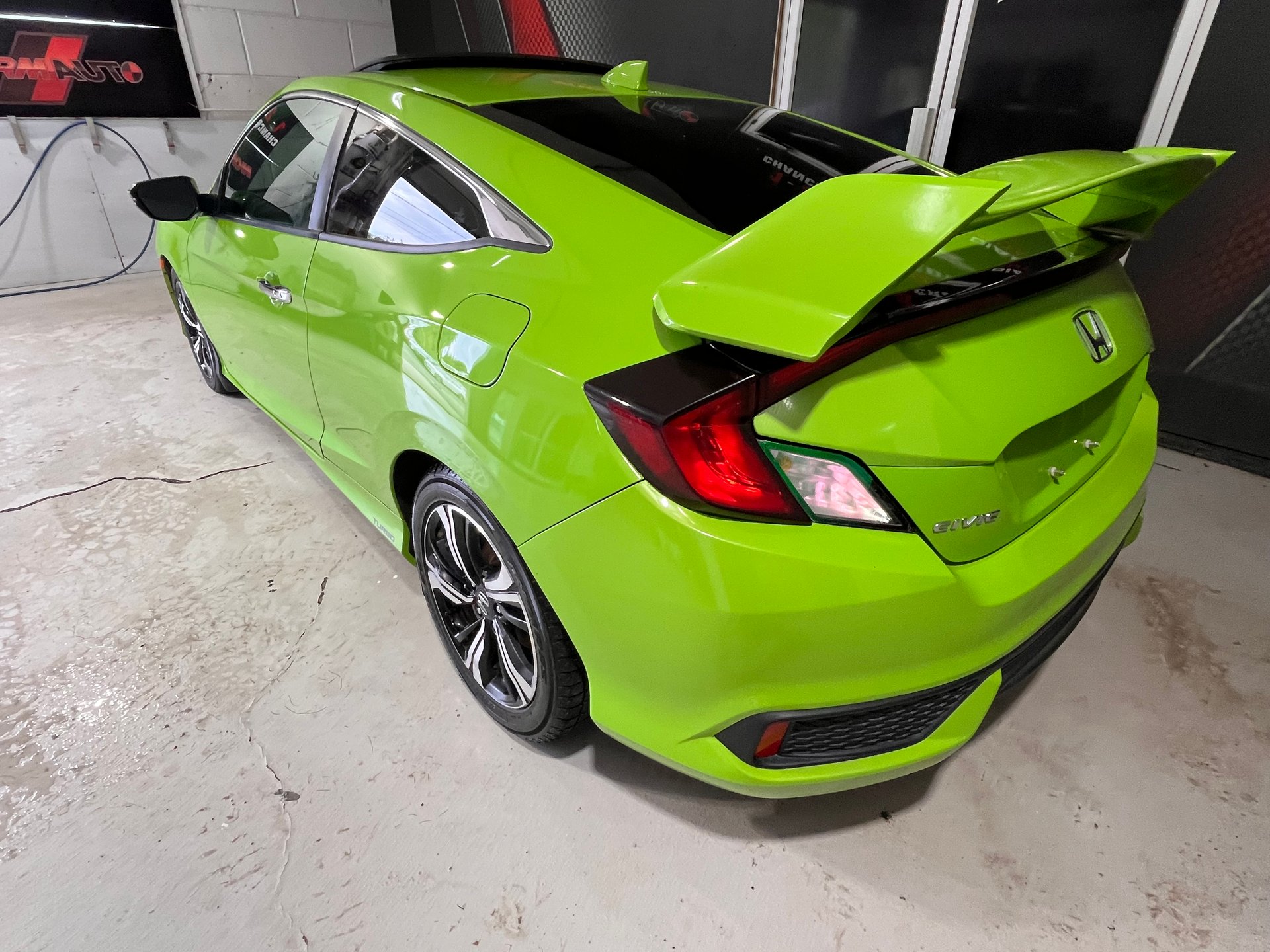 2017 Honda Civic Touring – Image 9