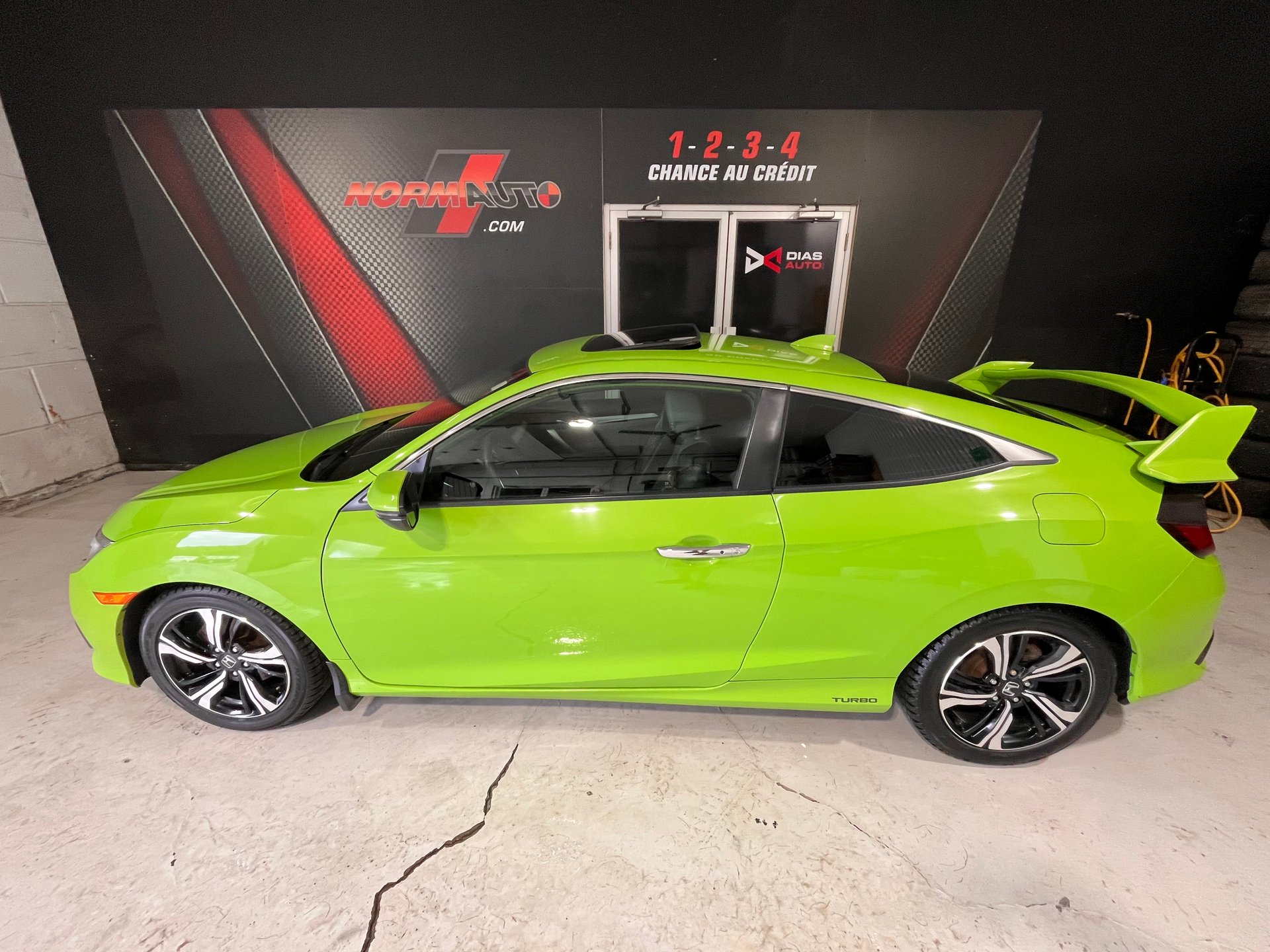 2017 Honda Civic Touring – Image 11