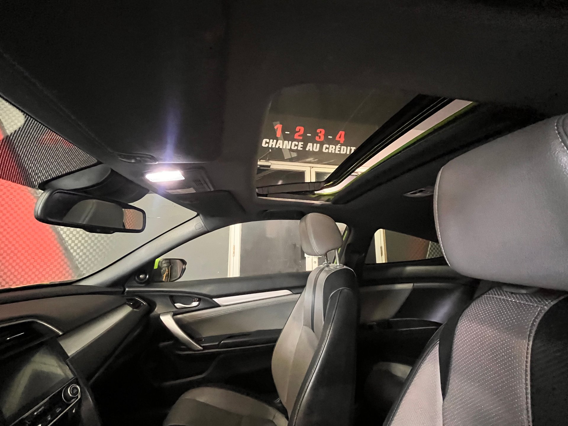 2017 Honda Civic Touring – Image 13