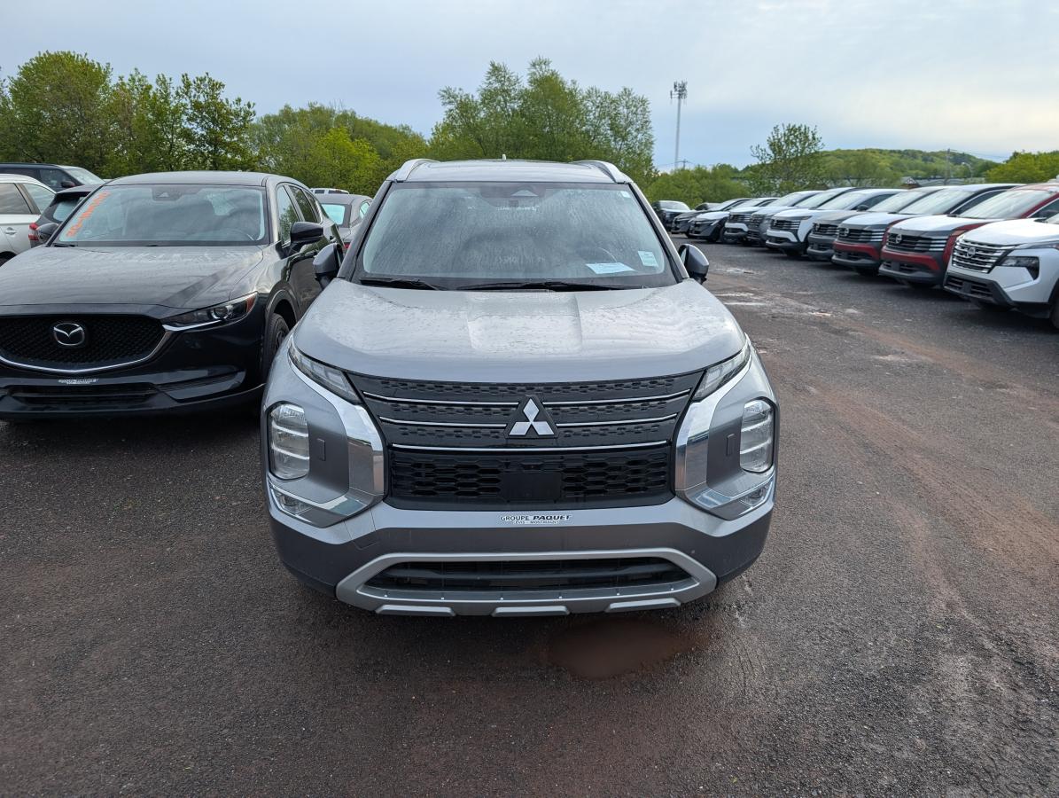 Mitsubishi Outlander 2024 LE S-AWC BLUETOOTH CAMÉRAS 360 TOITBAS KILOMÉTRAGE - Image 3