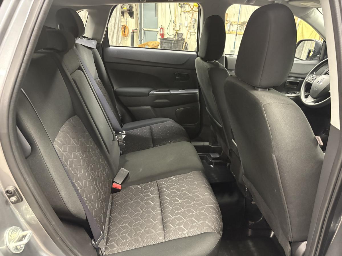Mitsubishi RVR 2024 ES AWC BLUETOOTH CAMÉRA SIÈGES AVANT CHAUFFANT BAS KILOMÉTRAGE – Image 34