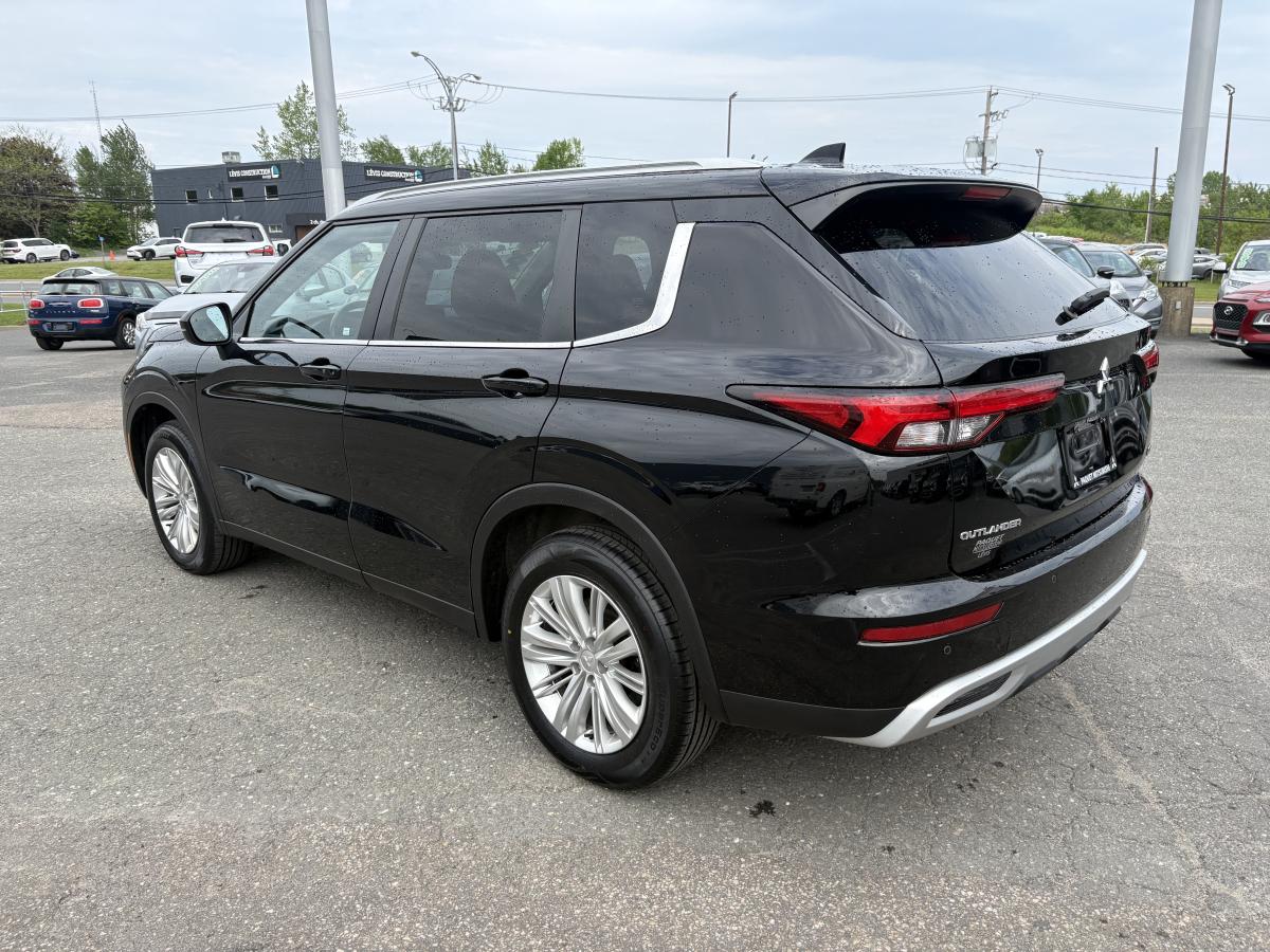 Mitsubishi Outlander 2023 SE S-AWC BLUETOOTH TOIT SIÈGES AVANT CHAUFFANT BAS KILOMÉTRAGE - Image 4