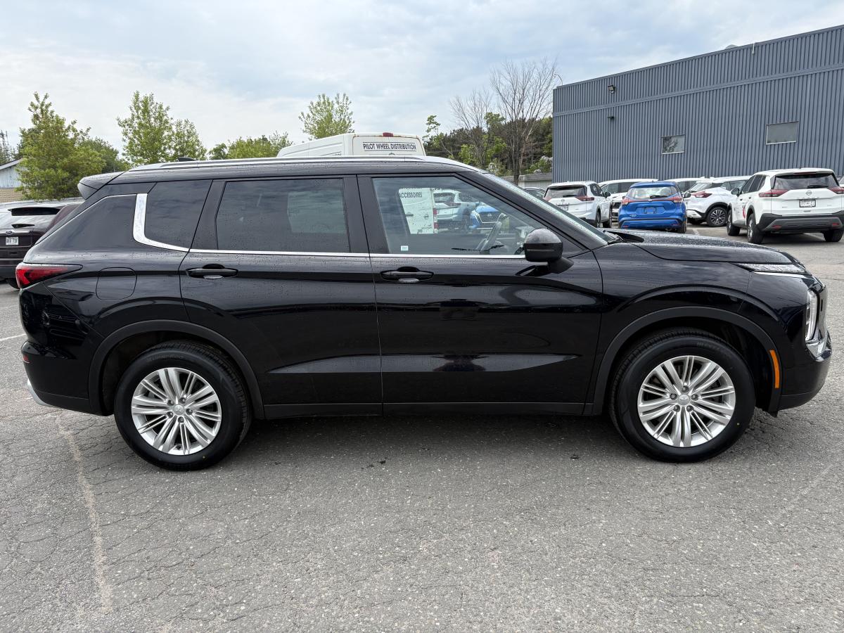Mitsubishi Outlander 2023 SE S-AWC BLUETOOTH TOIT SIÈGES AVANT CHAUFFANT BAS KILOMÉTRAGE - Image 7