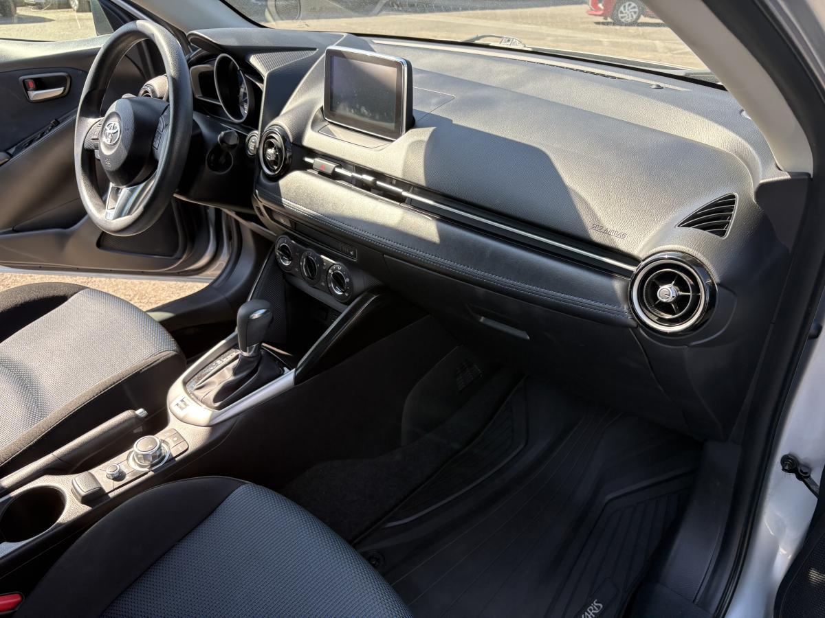 Toyota Yaris 2018 LE BLUETOOTH CAMÉRA SIÈGES CHAUFFANT AVANT BAS KILOMÉTRAGE - Image 9