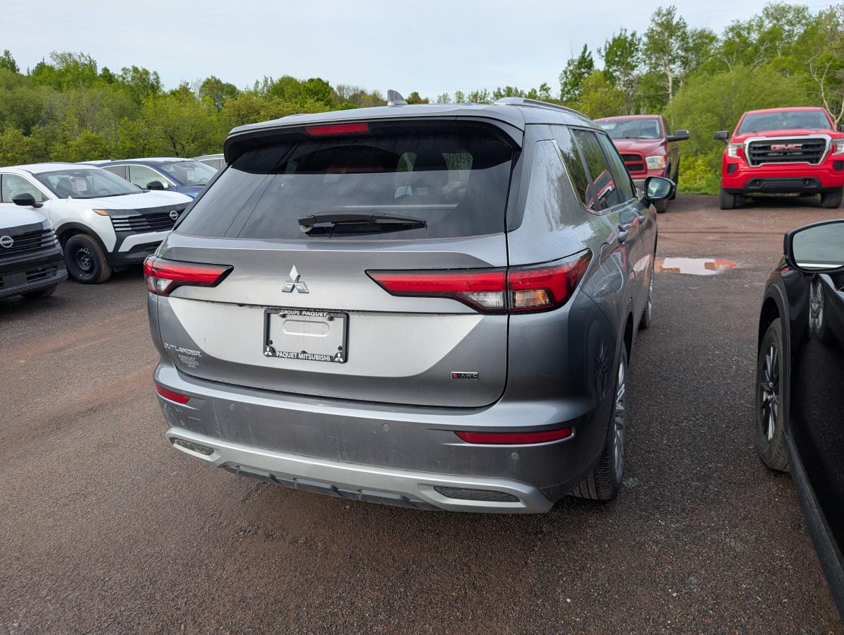 Mitsubishi Outlander 2024 LE S-AWC BLUETOOTH CAMÉRAS 360 TOITBAS KILOMÉTRAGE - Image 9