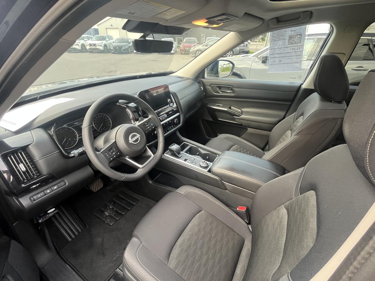 Nissan Pathfinder 2024 SV 4RM – Image 7
